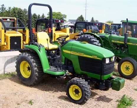 John Deere 4110 and 4115 Compact Utility Tractors Service Repair Technical Manual