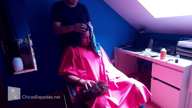 03 Mayi: Long, right into the middle, buzzed & headshave