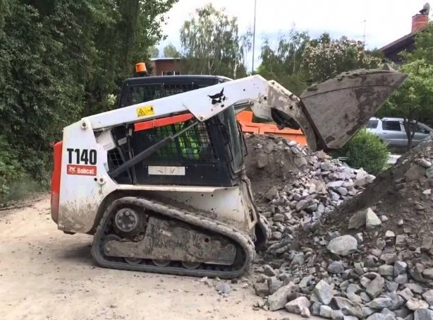 Bobcat T140 Compact Track Loader Service Repair Manual DOWNLOAD (S/N 529311001 & Above,)