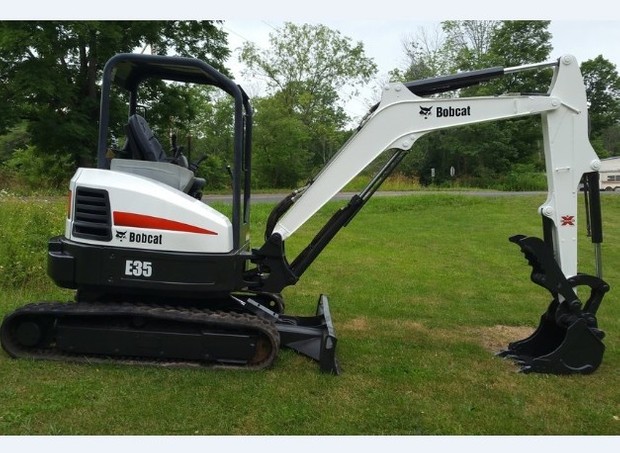 Bobcat E35 Compact Tractor Service Repair Manual (S/N A93K11001 & Above, S/N AC2P11001 & Above)