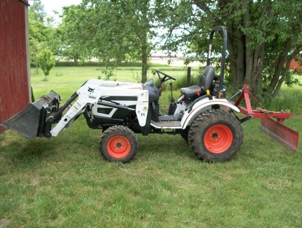 Bobcat CT122 Compact Tractor Service Repair Workshop Manual DOWNLOAD (S/N ABF511001 & Above)