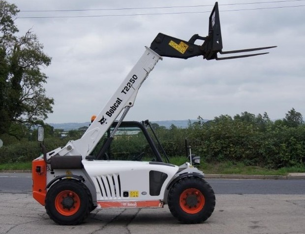 Bobcat T2250 Telescopic Handler Service Repair Manual DOWNLOAD (S/N AC1911001 & Above )