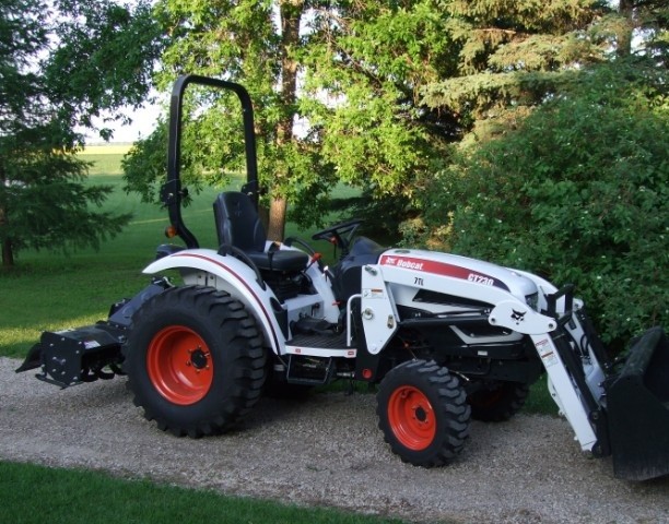 Bobcat CT225, CT230, CT235 Compact Tractor Service Repair Manual (S/N ABFJ11001 ...)