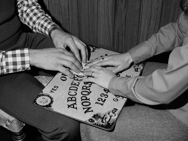 Seance Secrets, Ghost Hunting Tricks & Paranormal Investigation Techniques