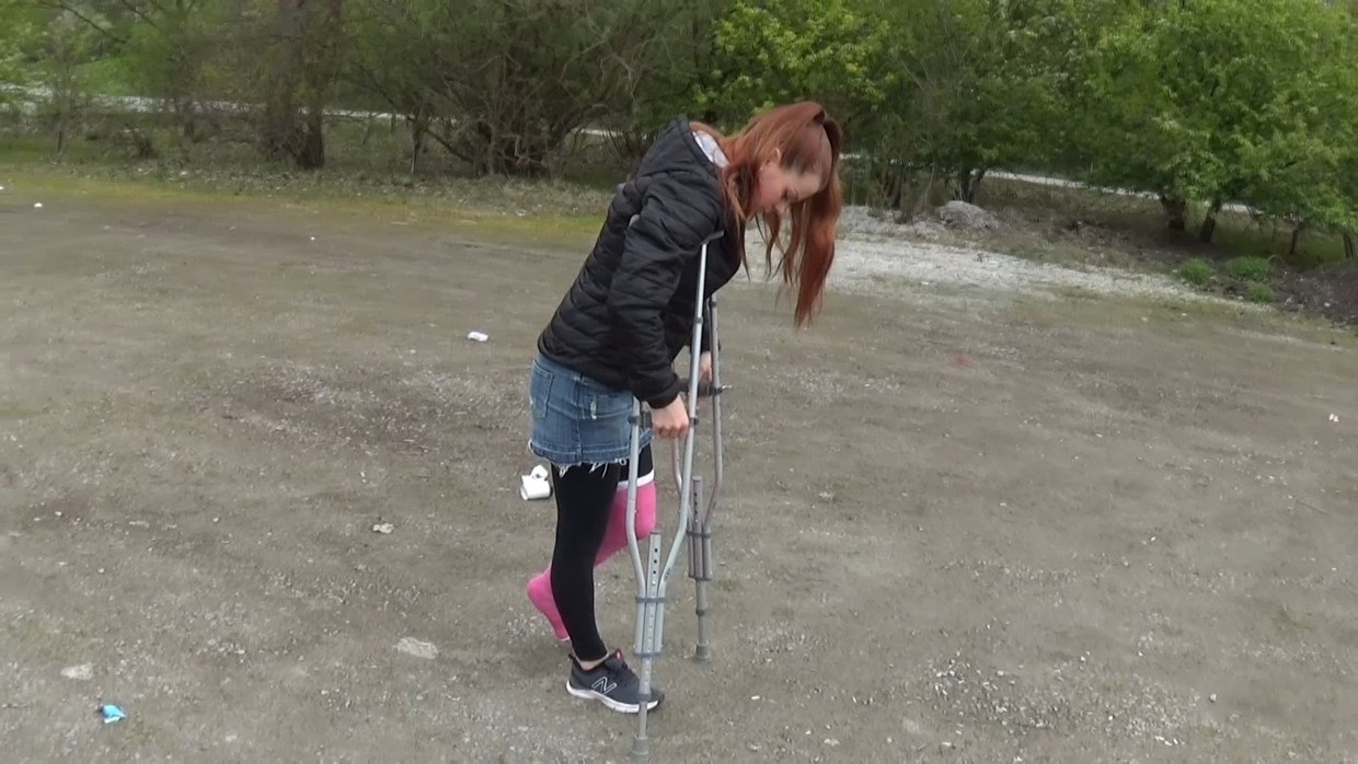 Ice LLC With underarm crutches 10 min Swecrutch